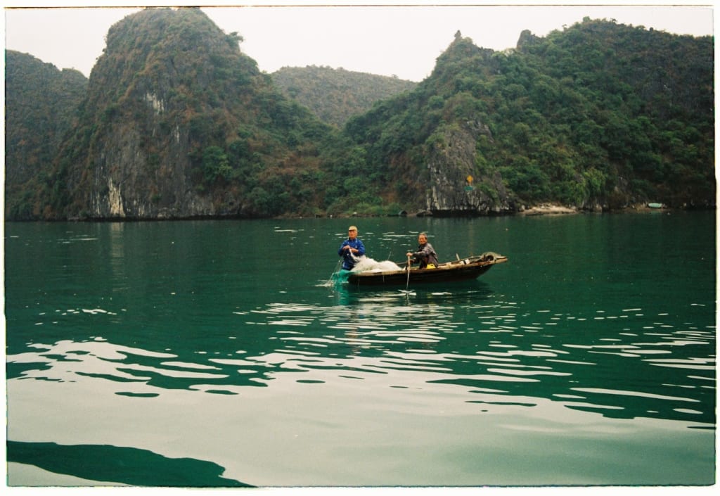 Fishermen Vietnam 14 jours halong bay baie d halong lan ha unesco