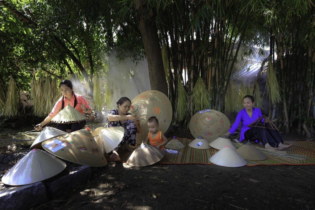 lanh chuong Hue non la chapeaux coniques conical hats mystères du vietnam 20 jours