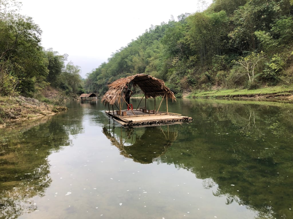 bamboo rafting Réserve naturelle de pu luong