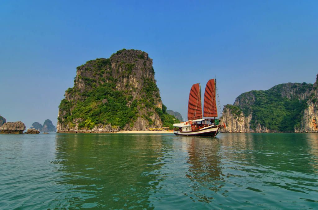 jonque traditionnelle privée - circuit croisière baie d'Halong