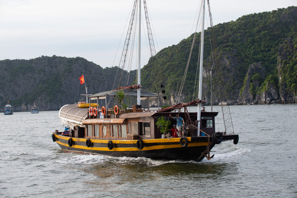 Cat Ba Sailing junk