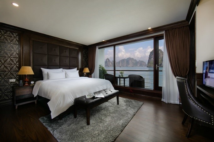 Moncheri cruise Lan Ha Bay